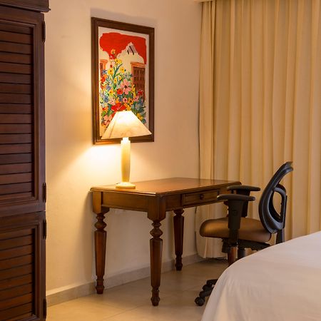 Holiday Inn Merida By Ihg Exterior photo