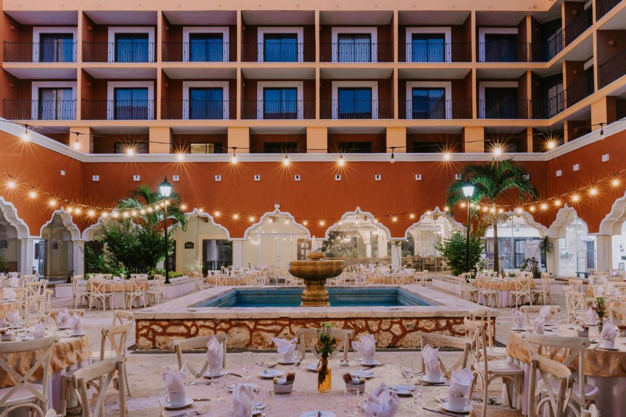 Holiday Inn Merida By Ihg Exterior photo