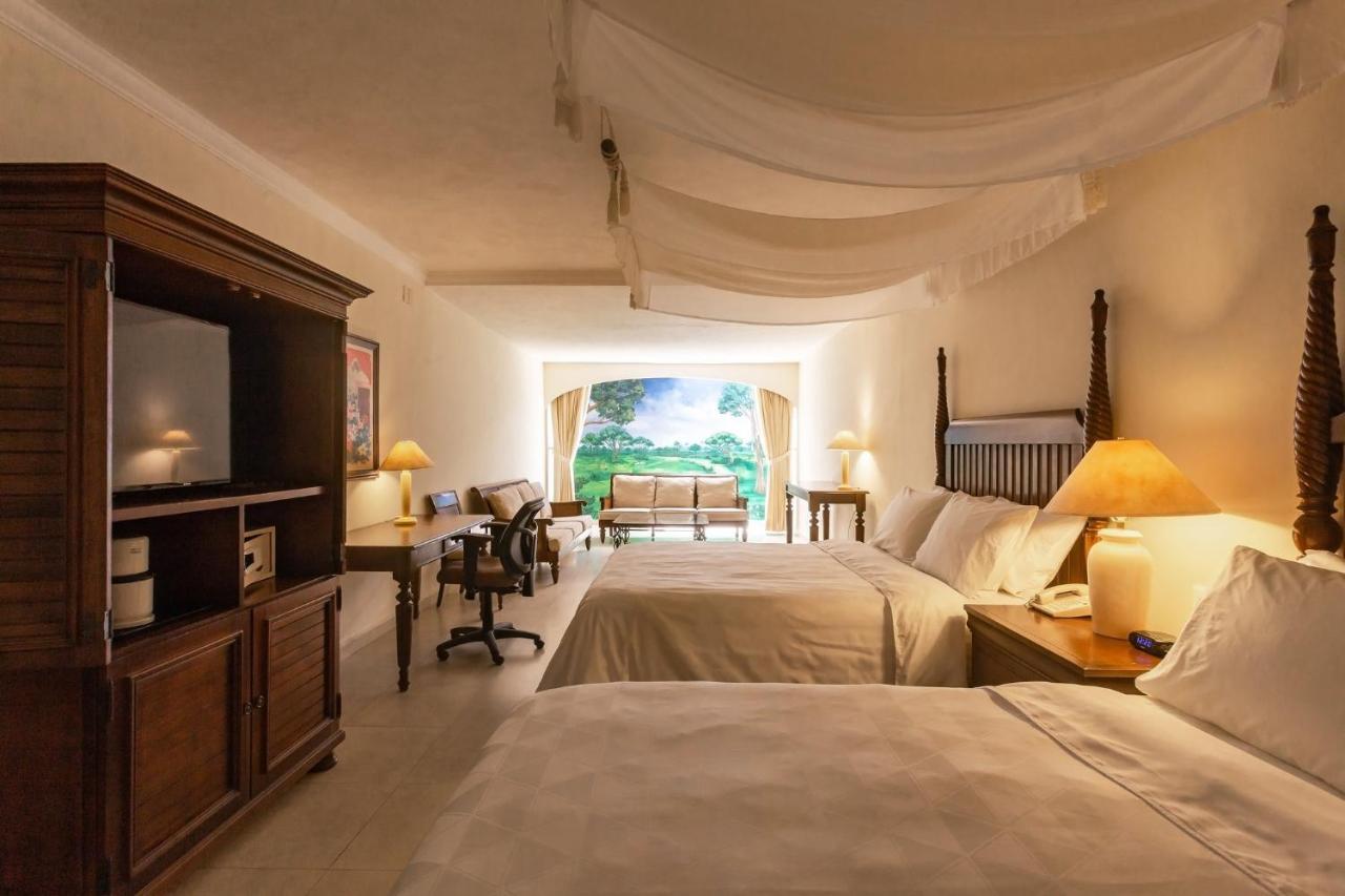 Holiday Inn Merida By Ihg Exterior photo