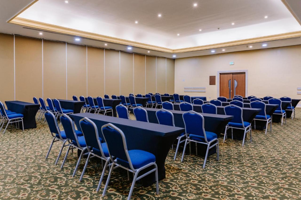 Holiday Inn Merida By Ihg Exterior photo