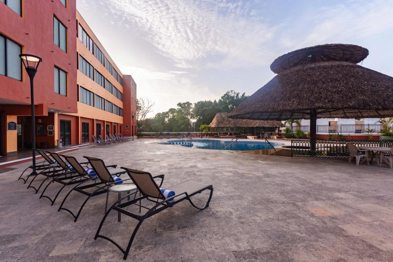Holiday Inn Merida By Ihg Exterior photo