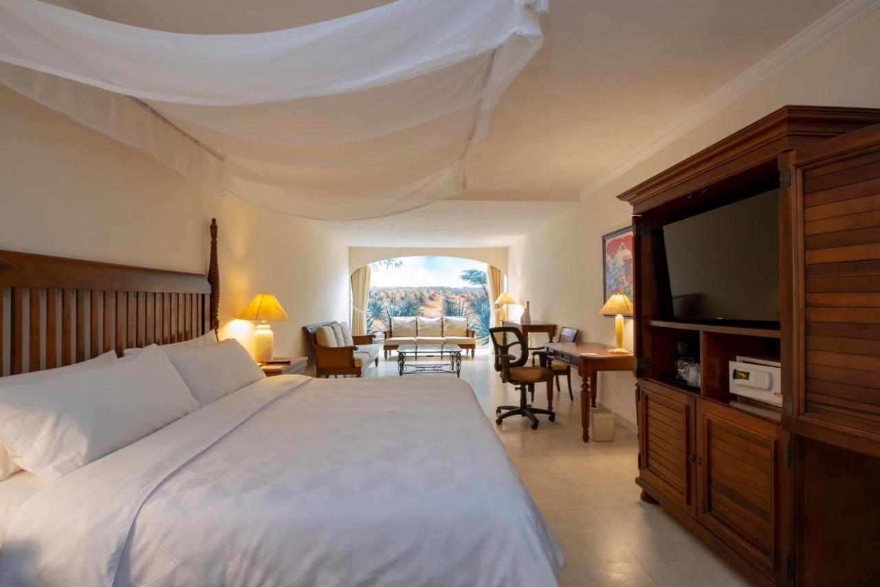 Holiday Inn Merida By Ihg Exterior photo