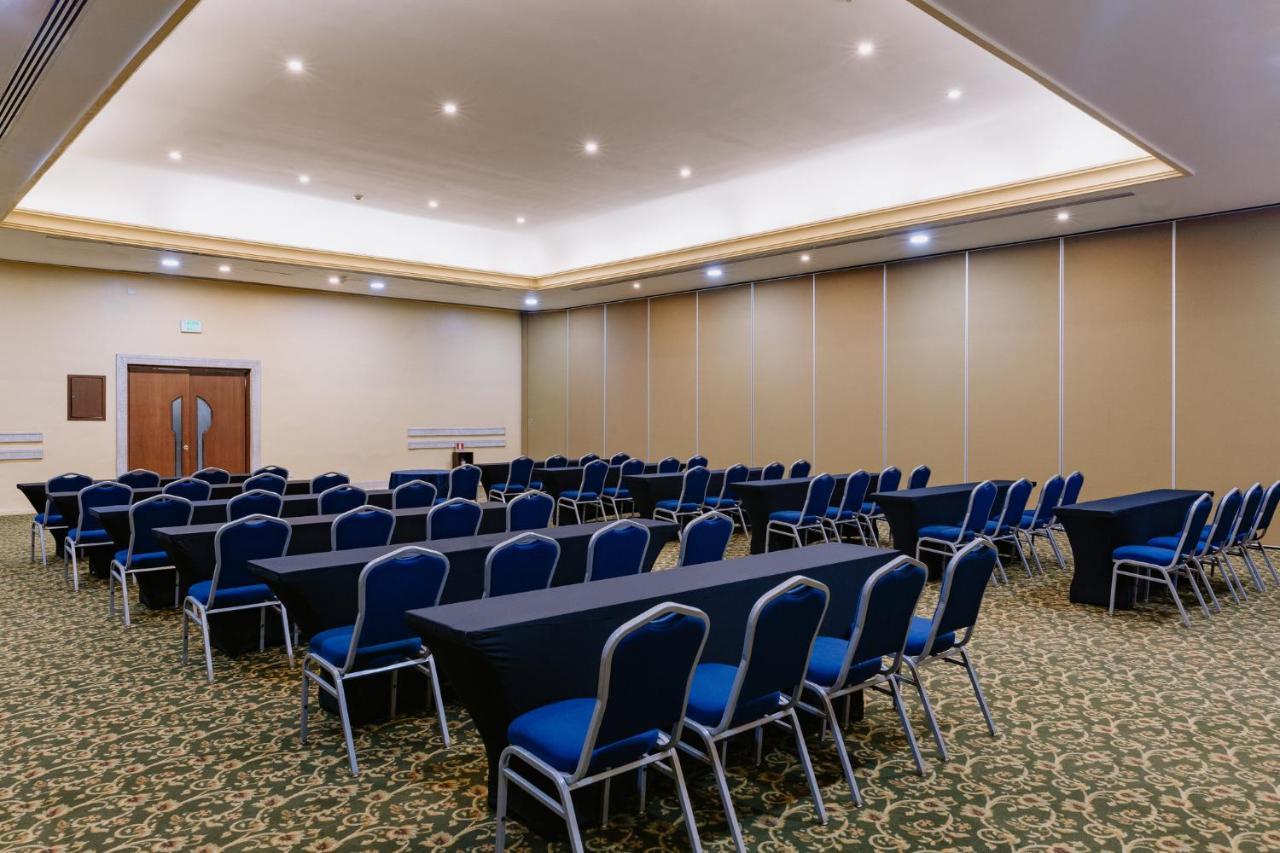 Holiday Inn Merida By Ihg Exterior photo