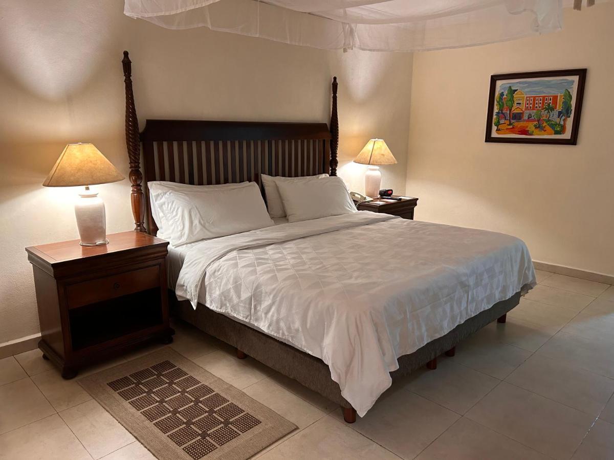 Holiday Inn Merida By Ihg Exterior photo