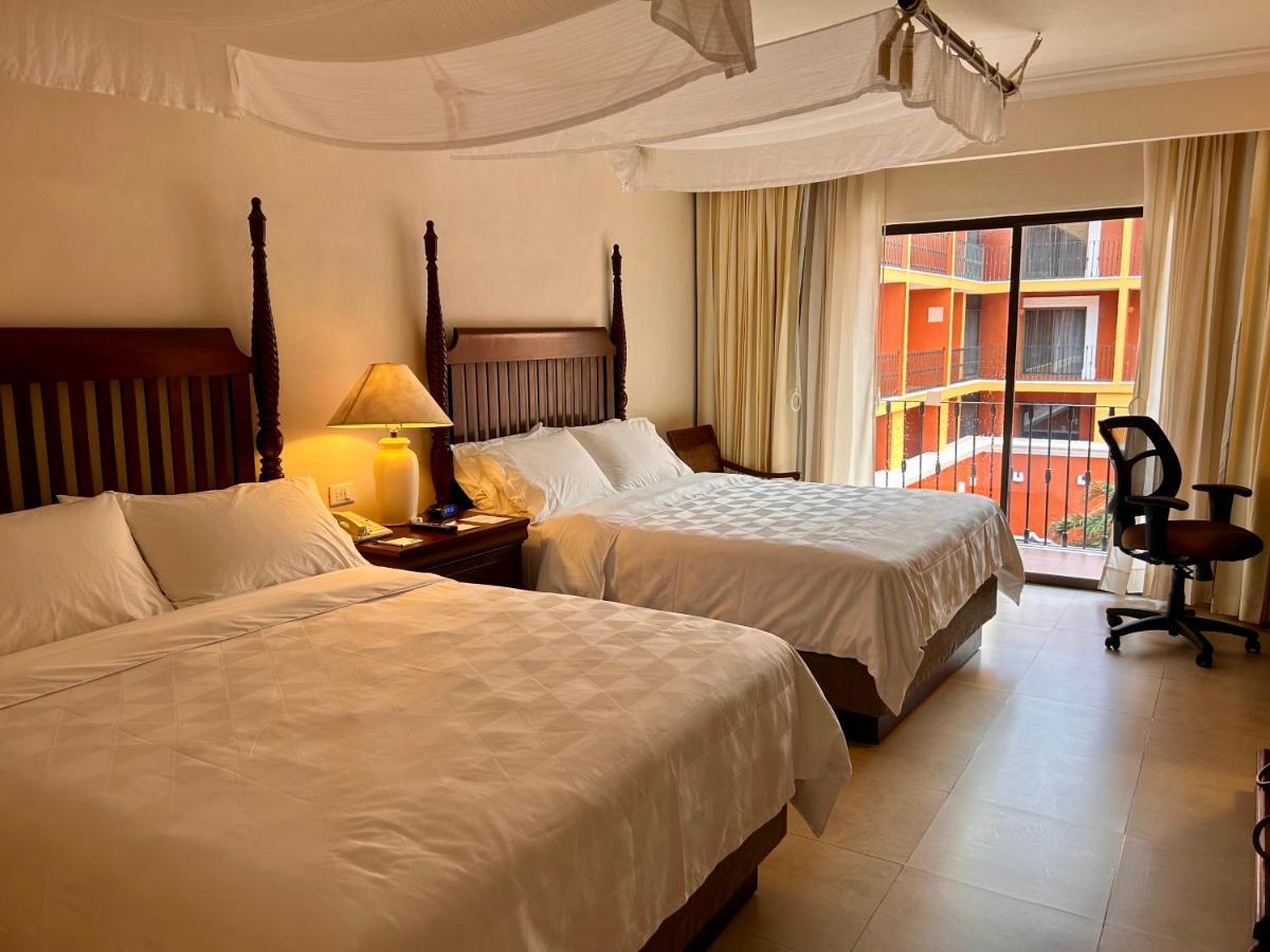Holiday Inn Merida By Ihg Exterior photo