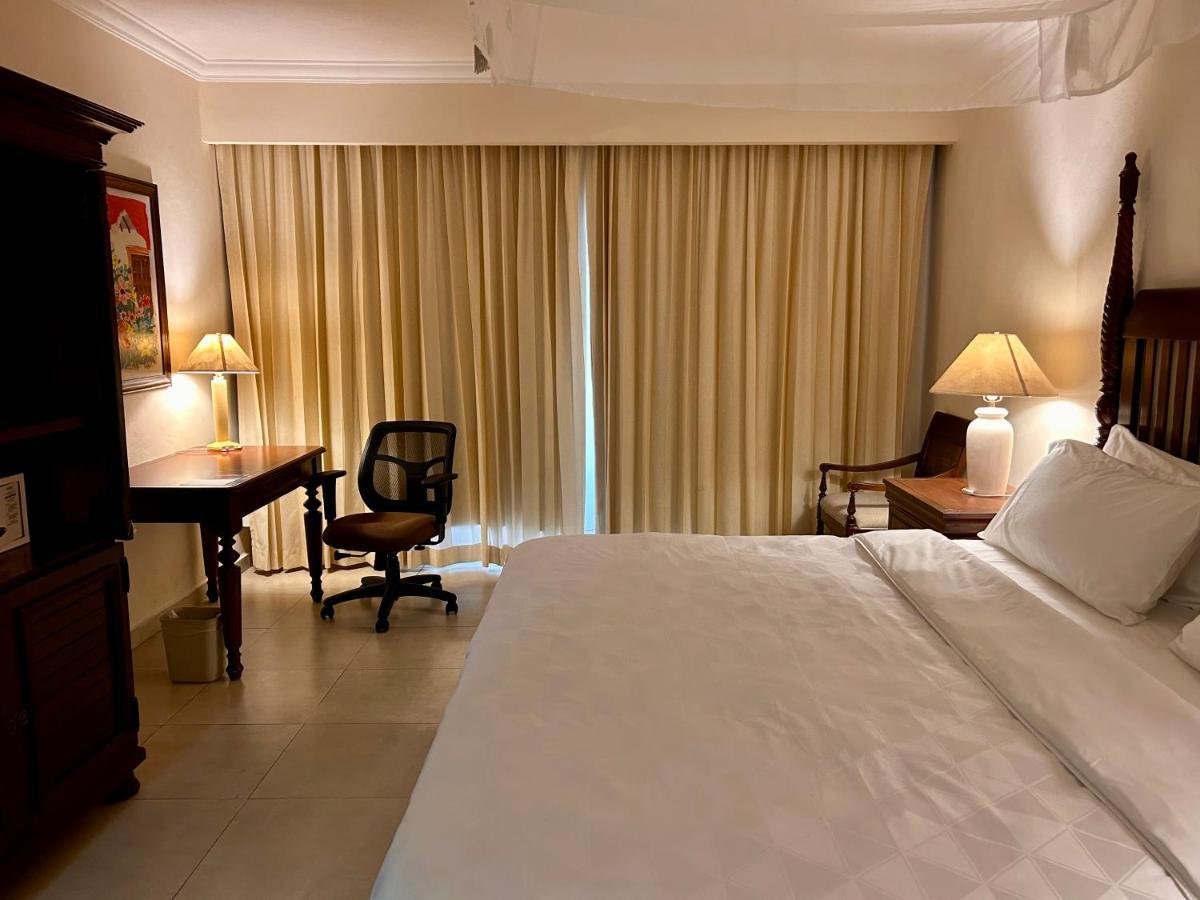 Holiday Inn Merida By Ihg Exterior photo