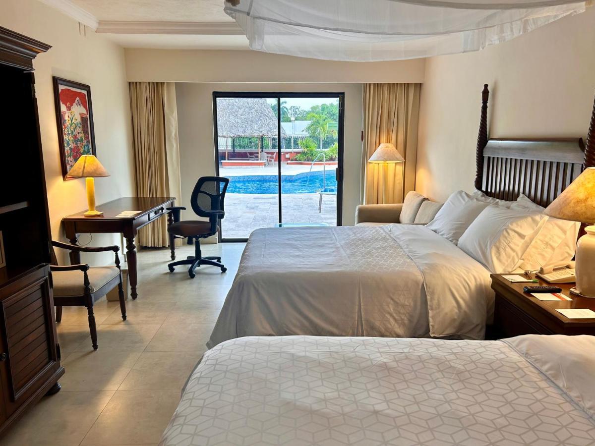 Holiday Inn Merida By Ihg Exterior photo