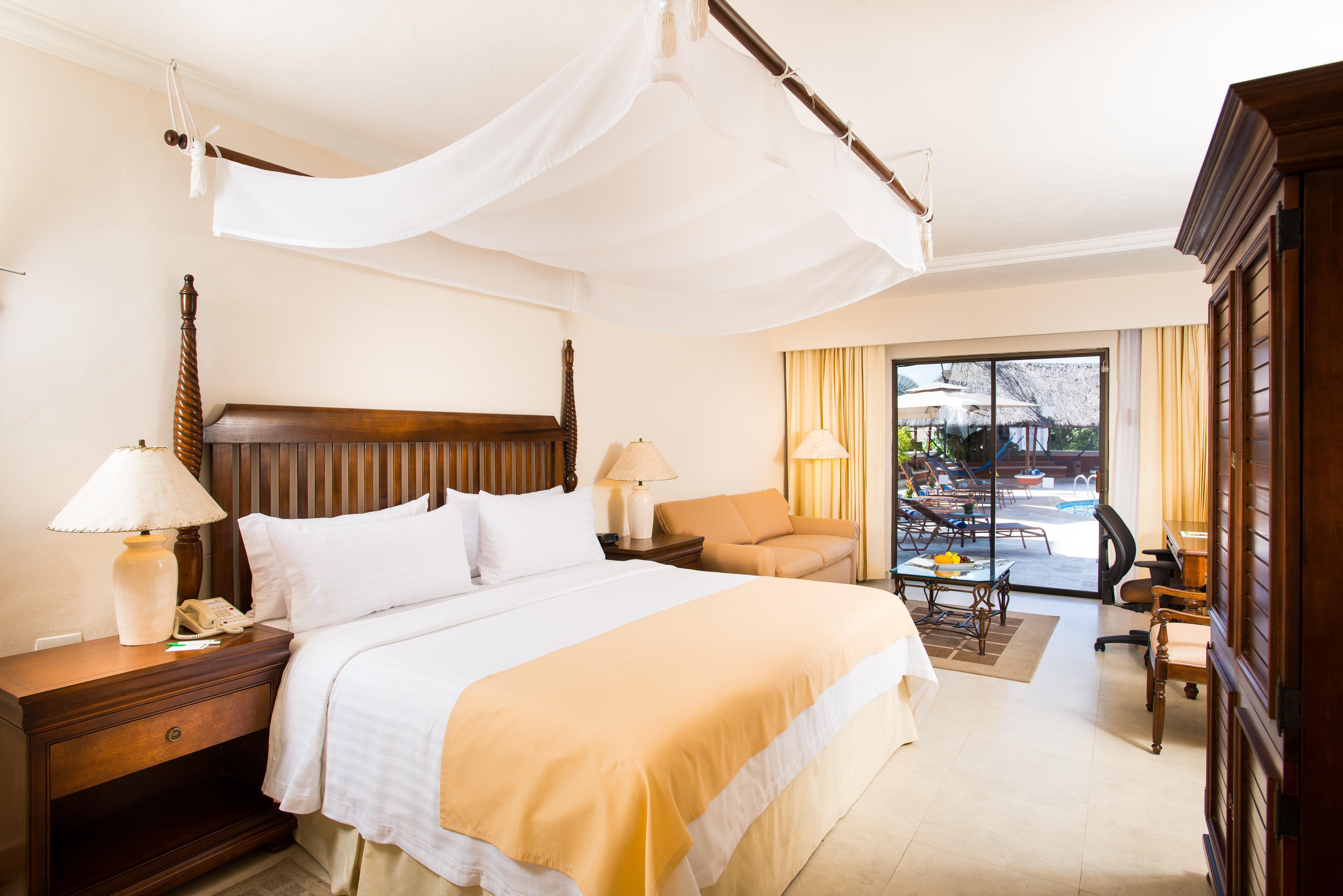 Holiday Inn Merida By Ihg Exterior photo